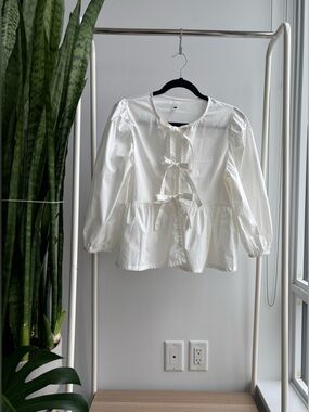 White Poplin Peplum Tie-Front Top M